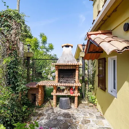 Casa Vieje De *